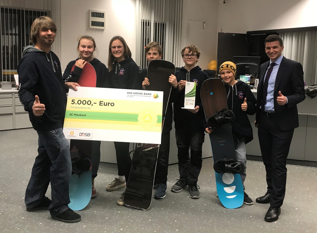 Foto Preisverleihung Miesbach Gruenes Band Snowboard 22.11.2018 s1024